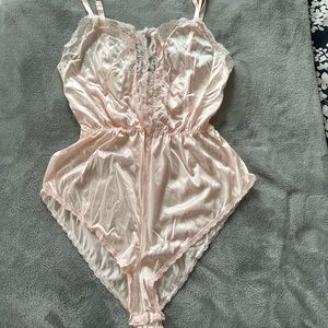 Vintage, Teddy, light pink, Bestform size 32 snap crotch, beautiful lacing 💕